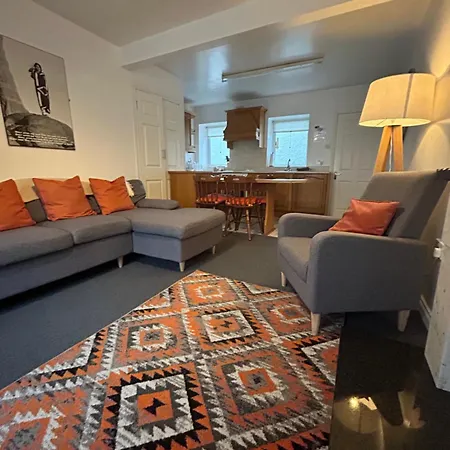 Town House,moville 61 *