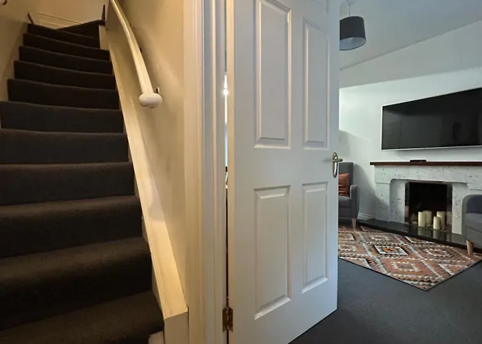 Town House,moville 61 Moville